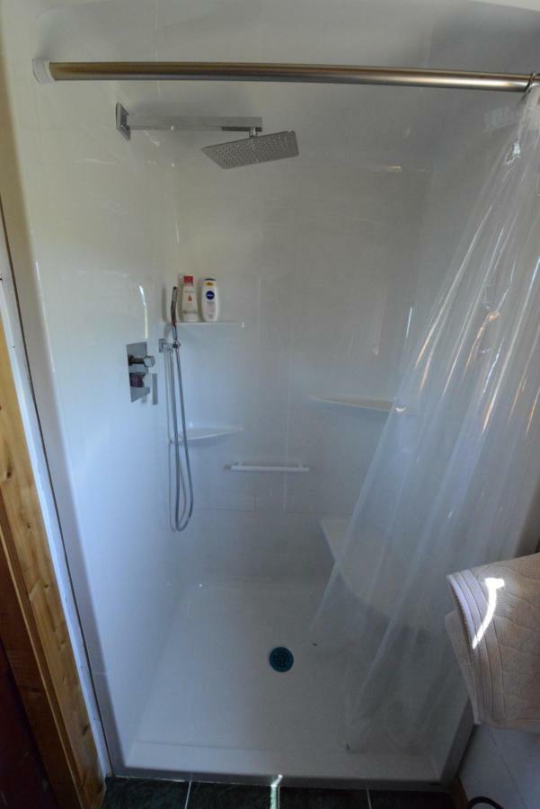 Maregold Centre - Juniper Cabin And Rose Cabin Victoria Beach المظهر الخارجي الصورة
